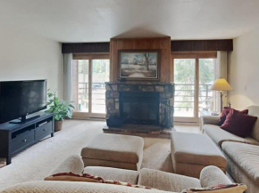 Cozy Condo with Fireplace and Deck Silverthorne